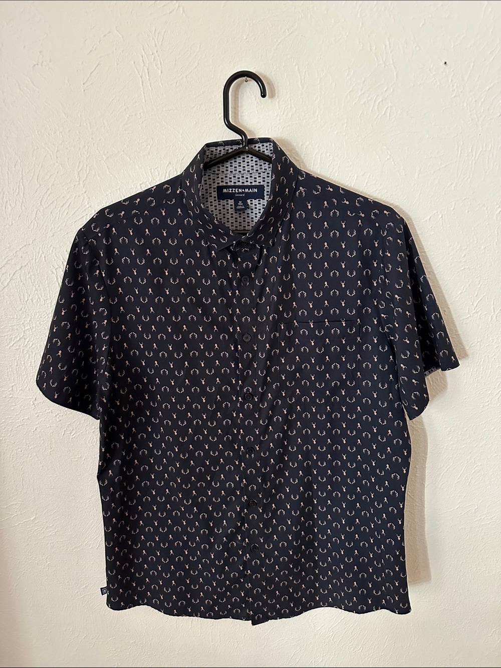 Mizzen+Main Navy Short-Sleeve Button-Down with Bronze Micro Antler Print